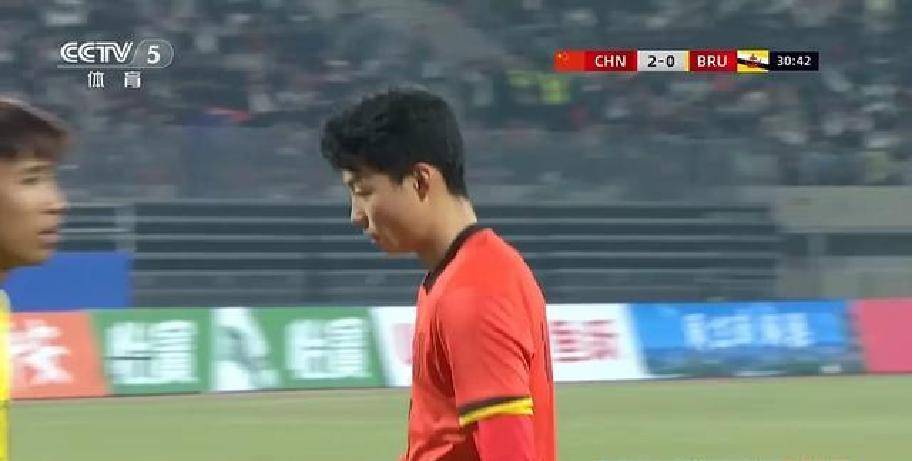 DB官网-关于青岛队主场失利,球员表现低迷,教练组紧急研究战术的信息