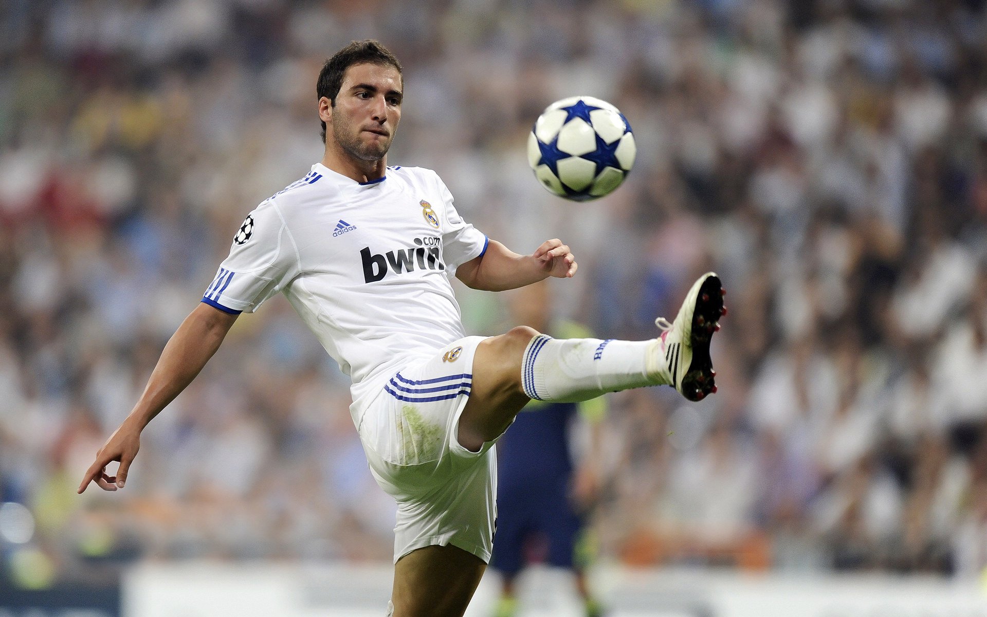 巴尔韦德里程碑之夜闪耀，多特蒙德硬仗攻克芬兰显韧性