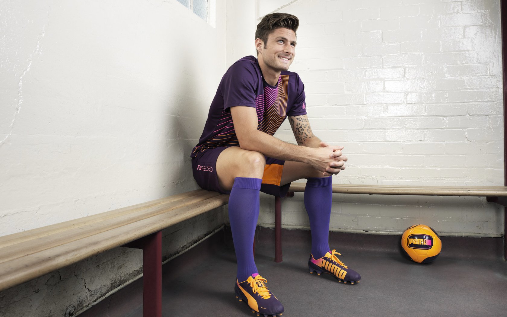 DB电竞平台登录-黄喜灿闪耀争冠夜,从质疑到证明,狼队尖刀改写英超格局