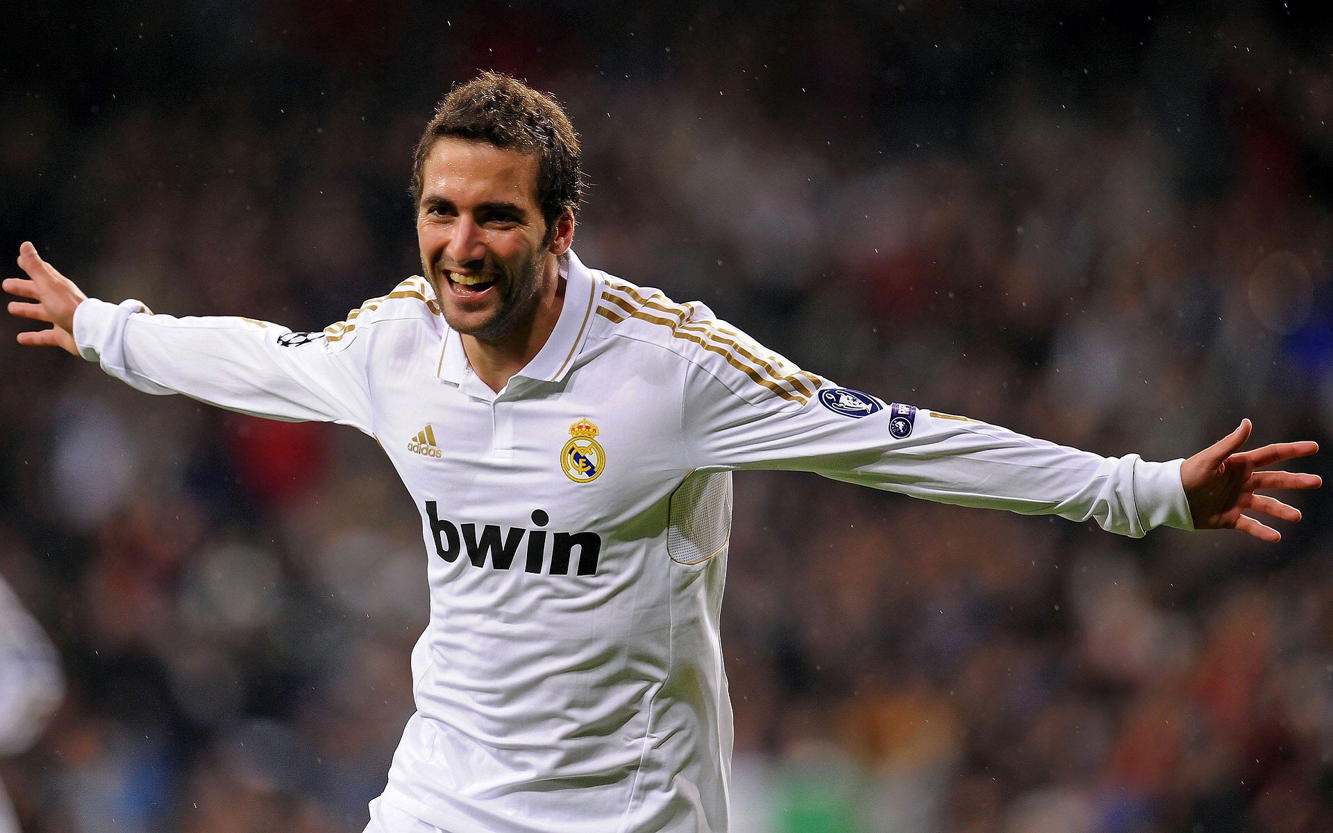 赛道上的逆袭，周冠宇如何扛起索伯车队逆转迈凯伦